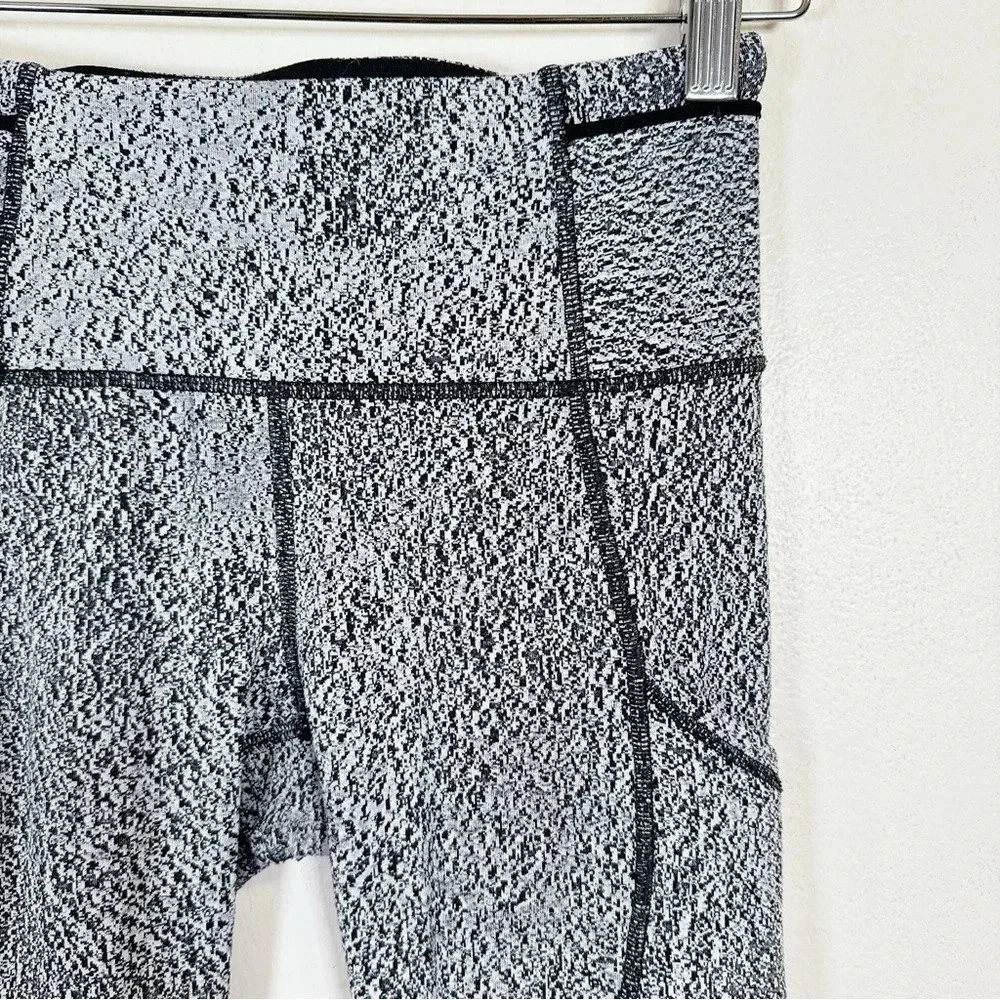Lululemon Outrun Tight Power Luxtreme Spray Jacquard - Picture 6 of 16